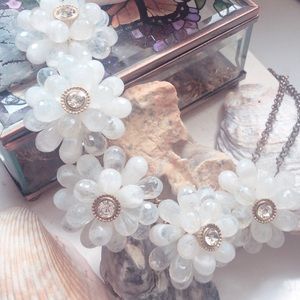 Flower boutique necklace